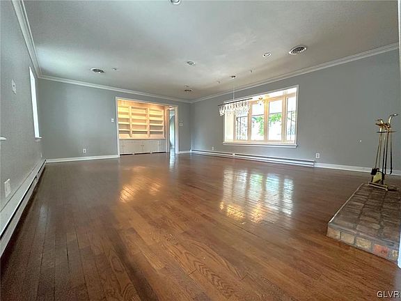 3rd image of 15 Dewberry Ave