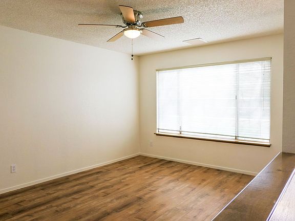 3rd image of 216 E Cardigan Ave