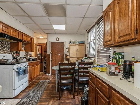 5th image of 25 Greenville Ave