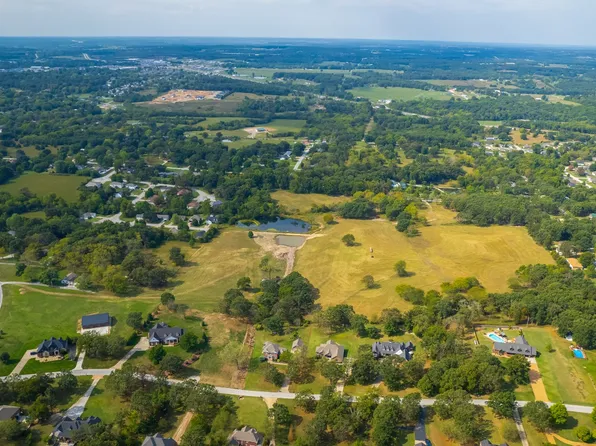 E Hubble Dr, Marshfield, MO 65706