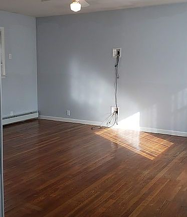 5th image of 30 Holmdel Rd