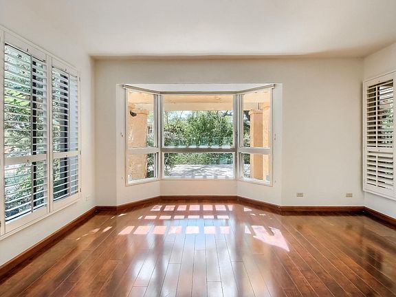 2nd image of 1043 E Sahuaro Dr
