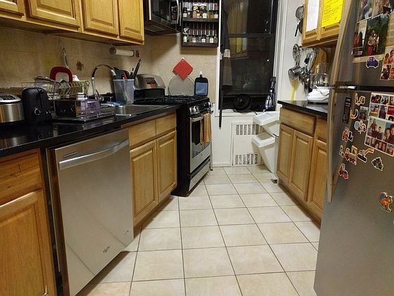 4th image of 411 E 18th St #2M