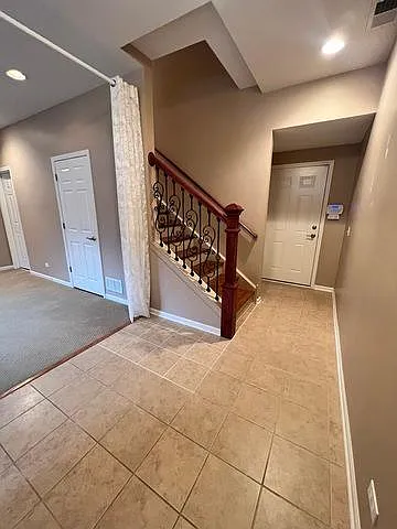 3 bed, 3.5 bath, 2189 sqft, $3,400 — Photo 2