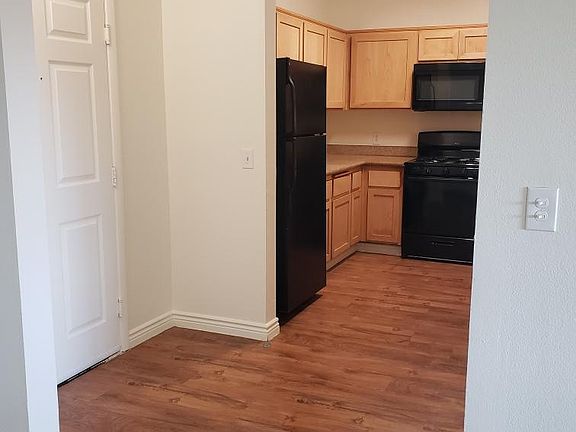 3rd image of 530 Jackman St #3