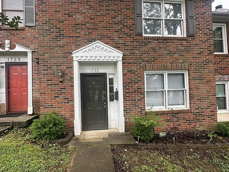 1722 Ward Ave NE #1 — Photo 1