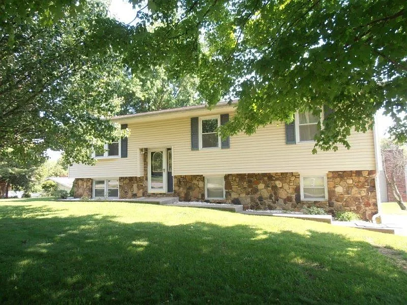 1408 E Bradshire St photo 1