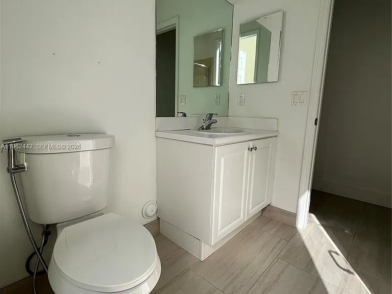 238 NE 31st Ave — Photo 3