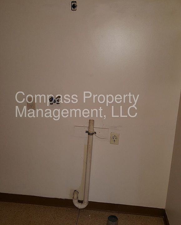 2nd image of 418 Maple St #1