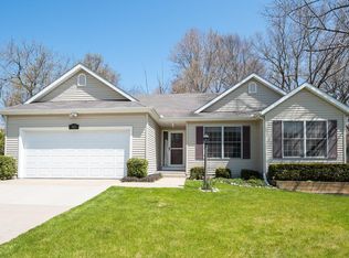 385 Arbor Rdg, Benton Harbor, MI 49022