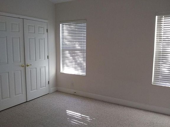 5th image of 642 Charles Ct S