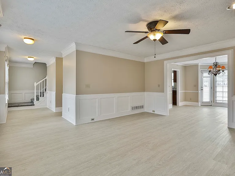 544 Sullivan Rd — Photo 9