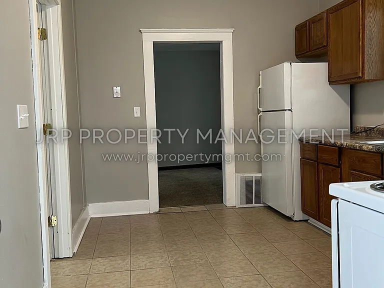 114 Moore St — Photo 4