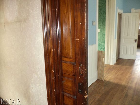 4th image of 815 W Oakland Ave