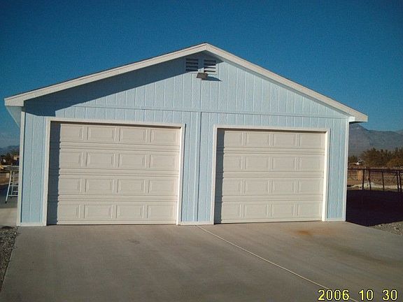 oversixed detached 2 car garage