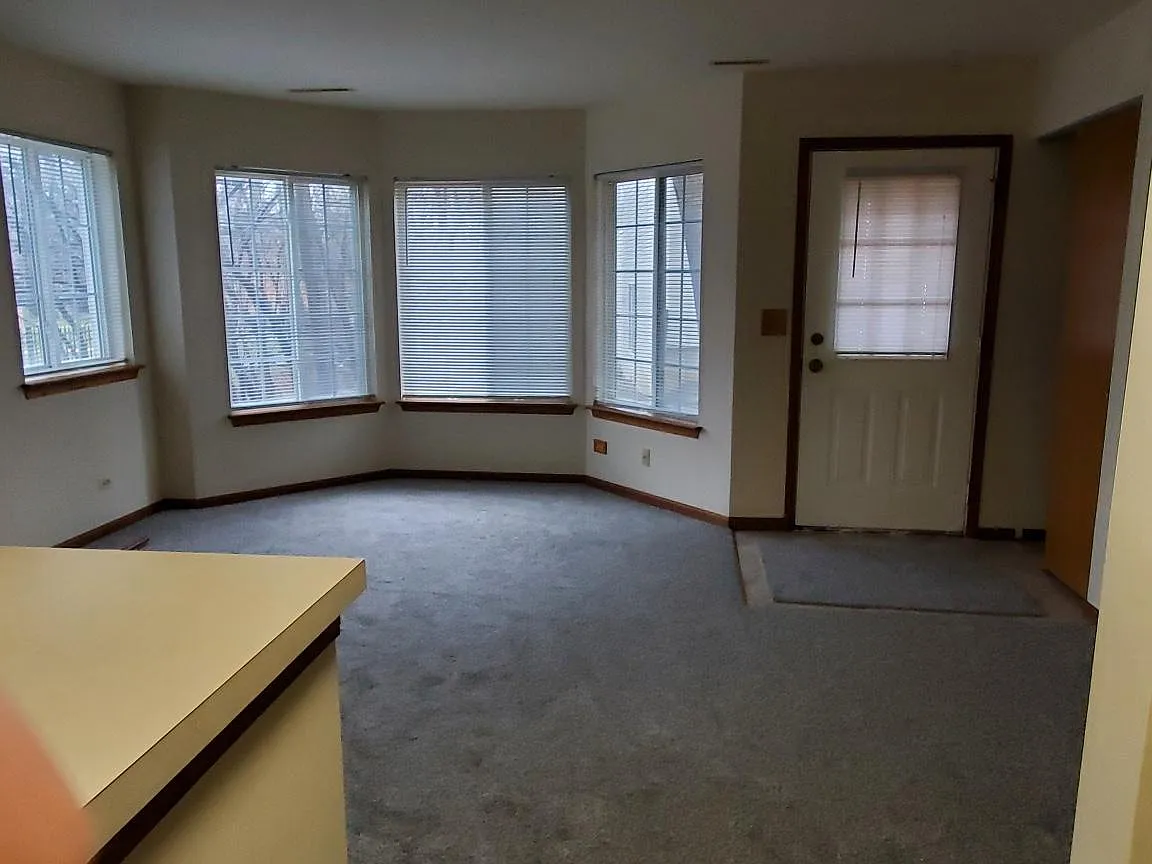 299 W Treehouse Ln — Photo 2