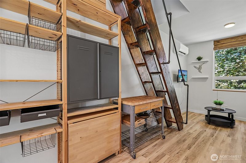 5th image of 3857 21st Avenue SW