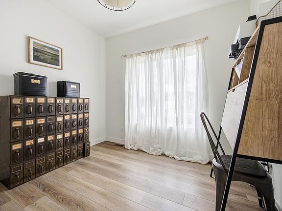 5th image of 2651 Golden Ln S