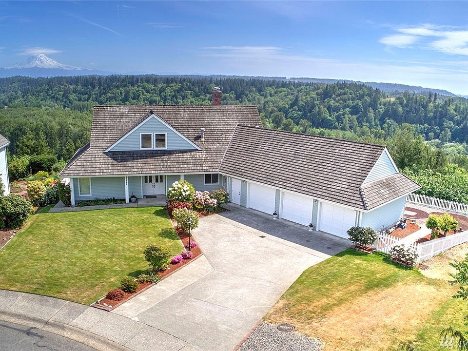 Best view in Auburn with a stunning panoramic view of Mt. Rainier and the Auburn valley