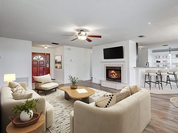 2nd image of 111 Lobelia Rd