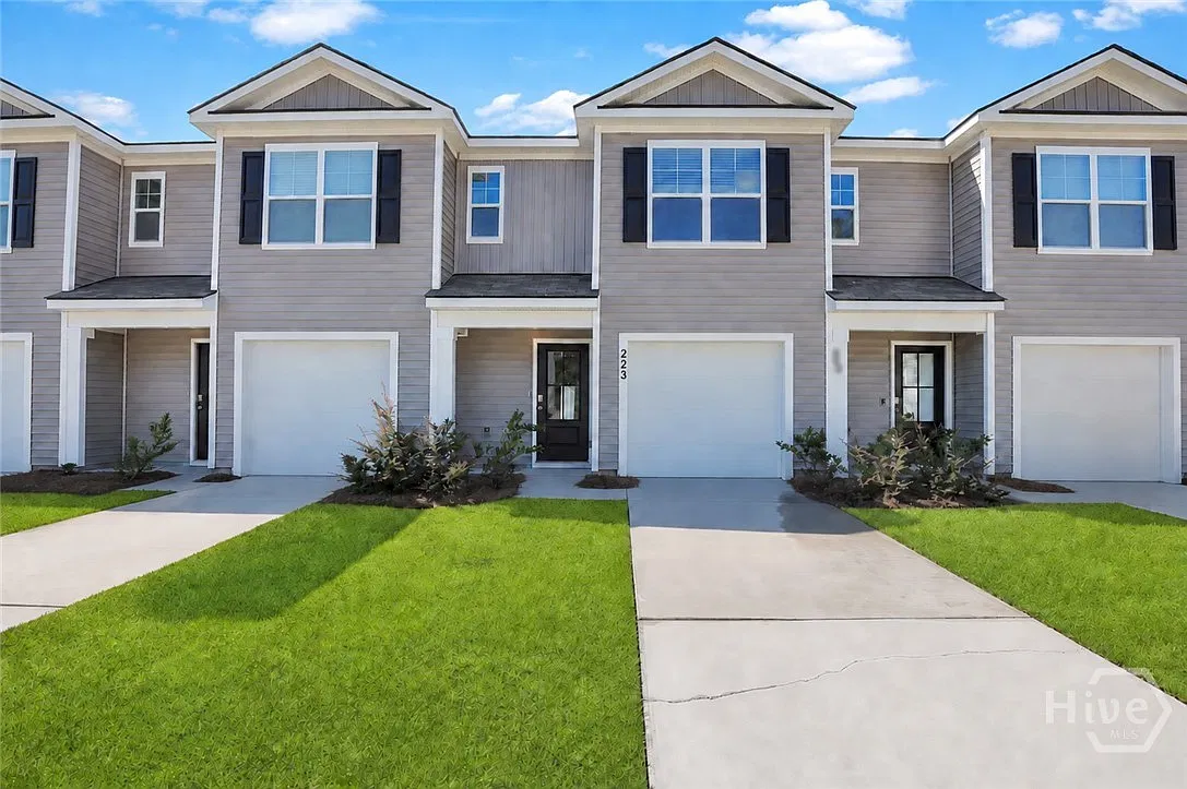 3 bed, 2.5 bath, 1418 sqft, $1,950 — Photo 1