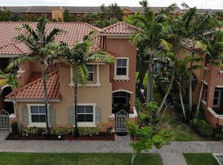901 SW 143rd Ave, Pembroke Pines, FL 33027