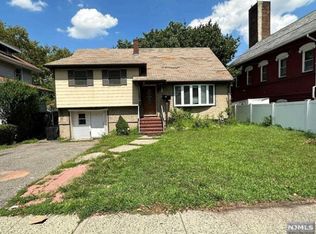 1043 Edgewater Ave, Ridgefield, NJ 07657