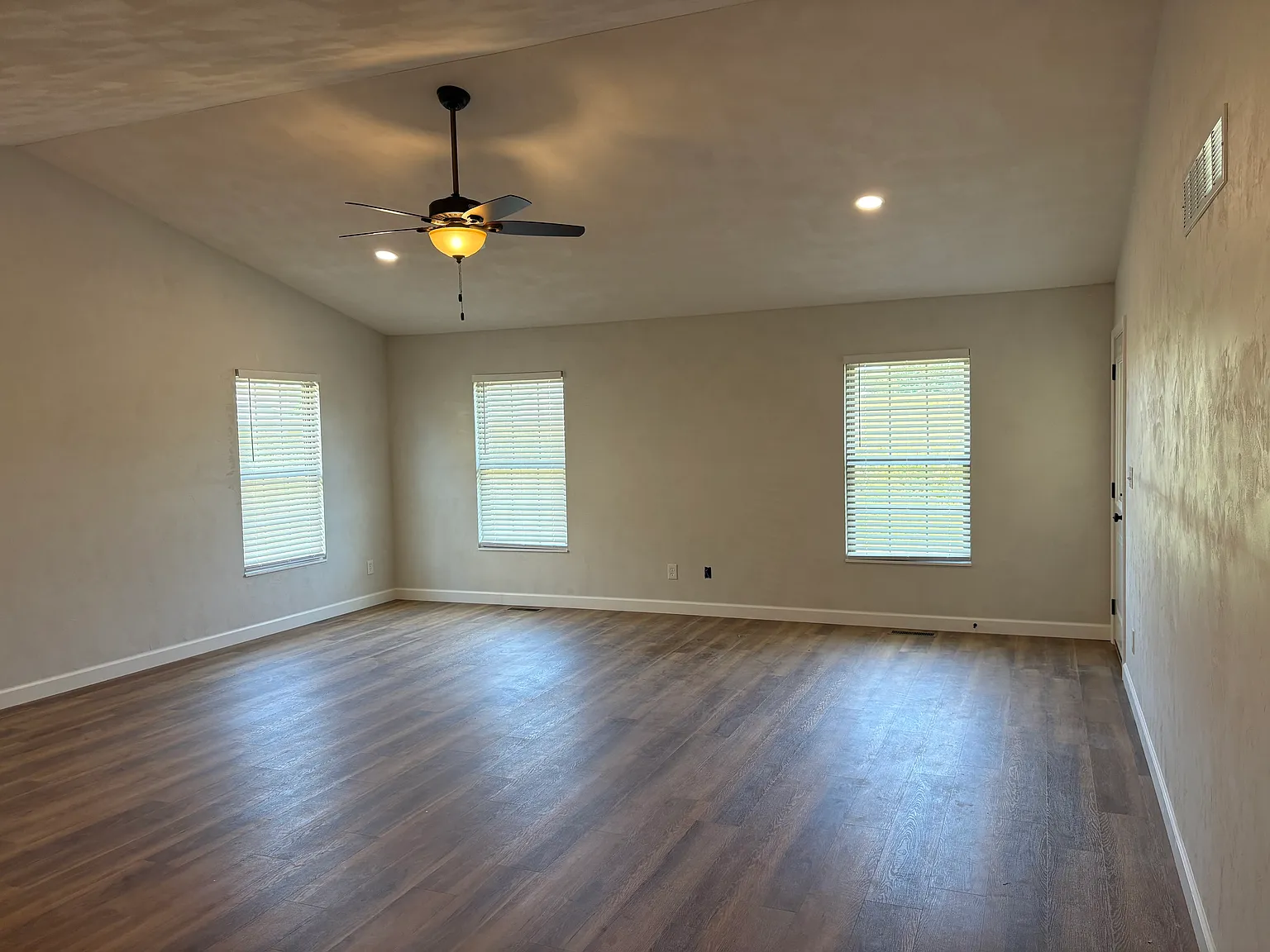 2 bed, $2,400 — Photo 3