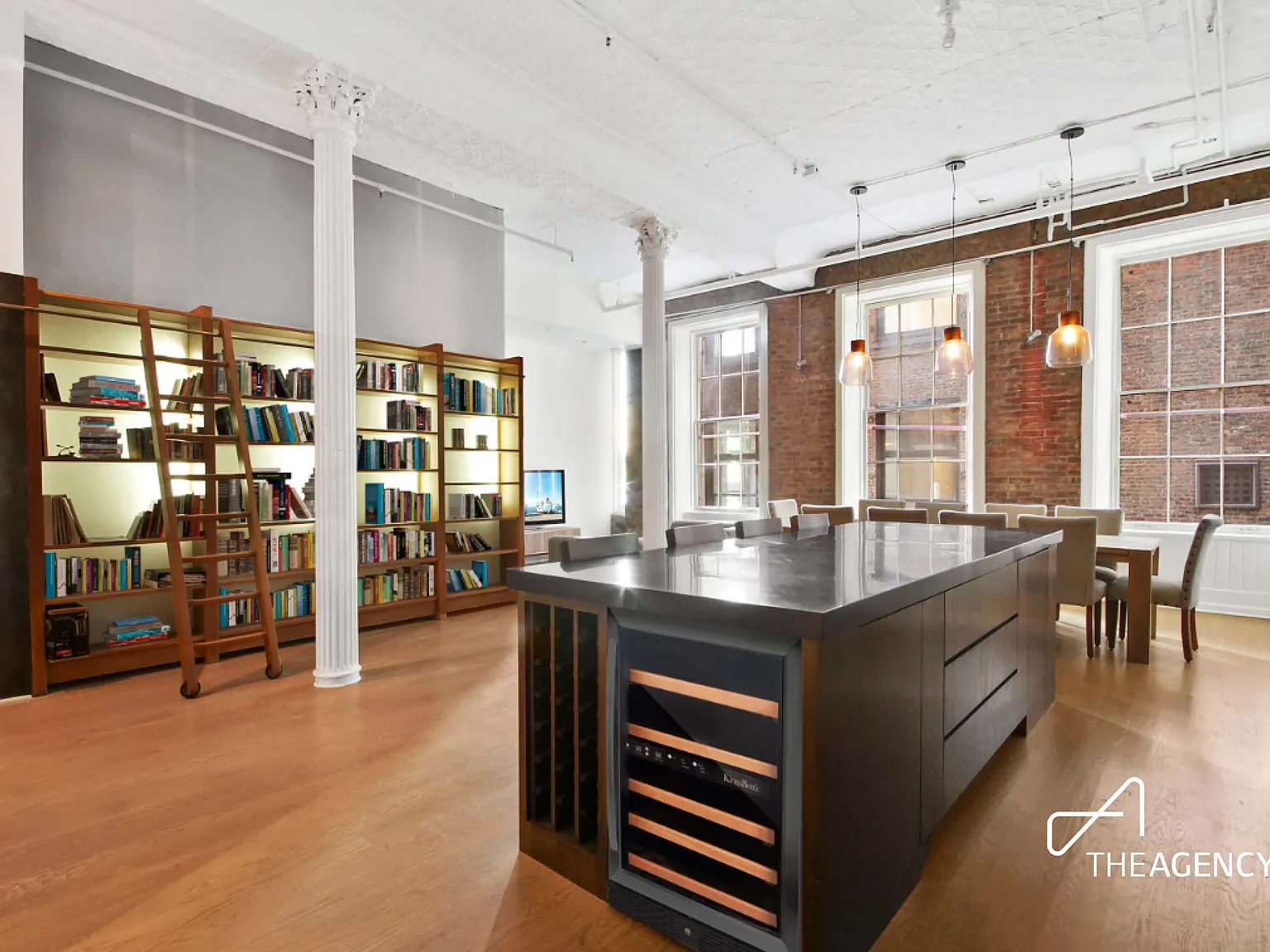 1 Bond Street — Photo 2