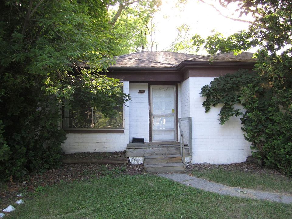1st image of 381 Parkway Dr
