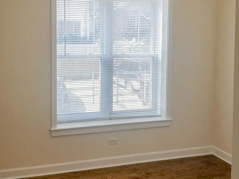 855 W Cornelia Ave #1-W — Photo 3
