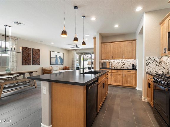 5th image of 11623 W MARGUERITE Avenue