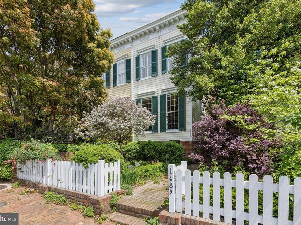 1689 32nd St NW, Washington, DC 20007