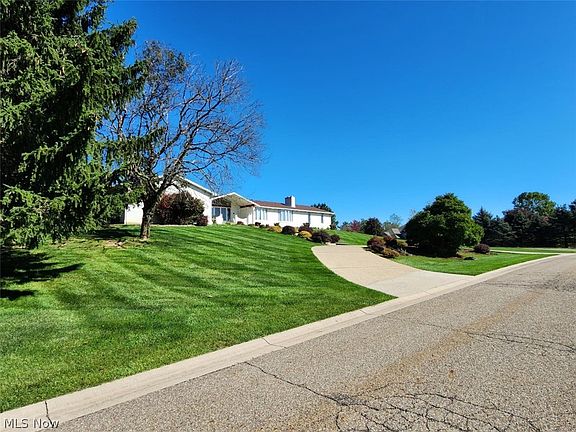 5th image of 225 Harris Hill Dr