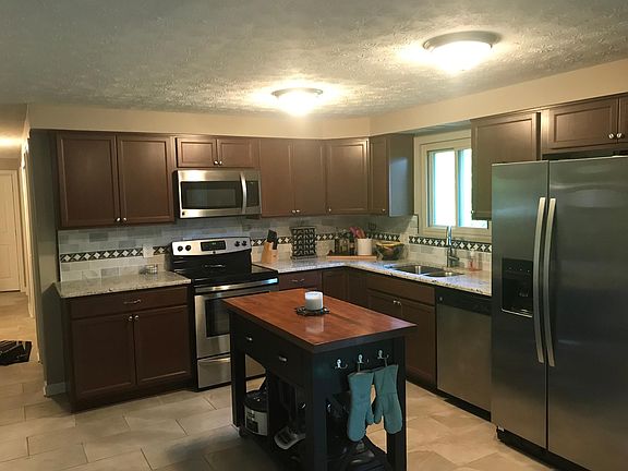 3rd image of 812 Cushing Ave