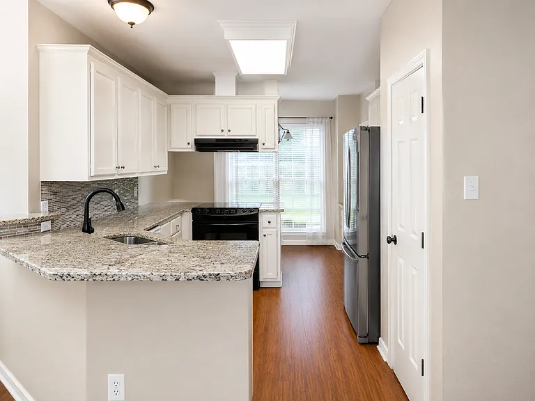 3204 Neuburg Ct — Photo 3