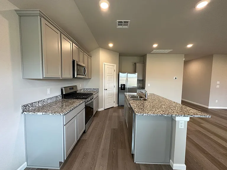 10516 SW 41st St — Photo 11