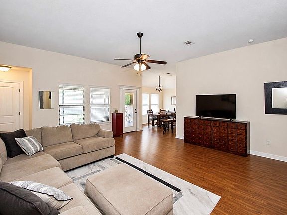 5th image of 205 Poppy St