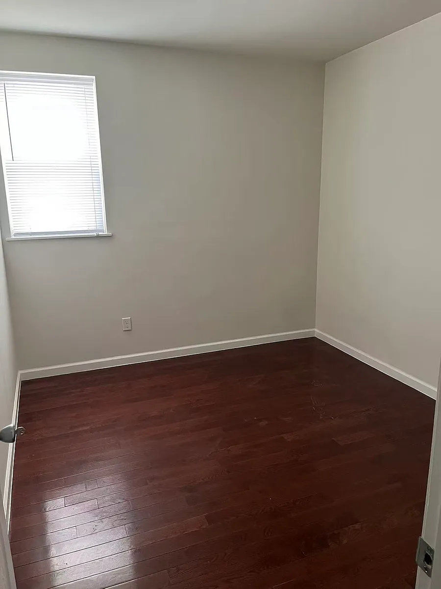 Building Photo - 729 W Ritner St #1