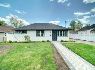 88 Greenwich Dr, Bergenfield, NJ 07621