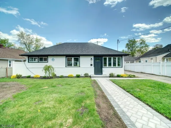 88 Greenwich Dr, Bergenfield Boro, NJ 07621