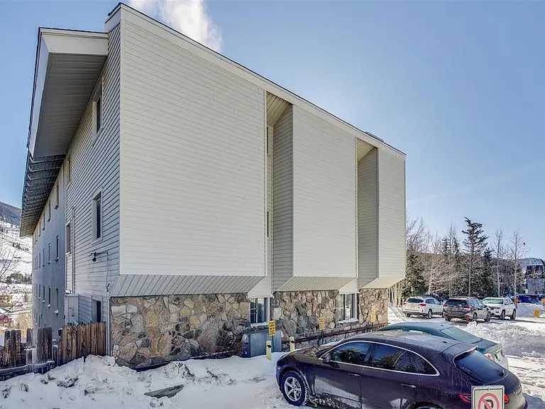 370 E La Bonte St #305 — Photo 15