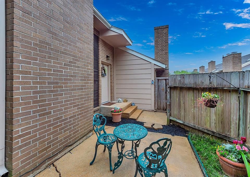 1st image of 13898 Hollowgreen Dr
