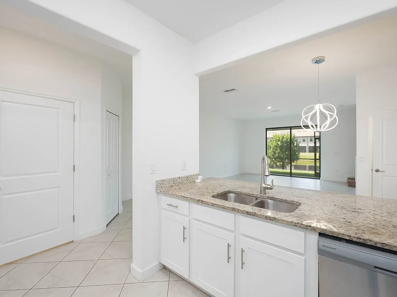 3 bed, 1879 sqft, $2,650 — Photo 3