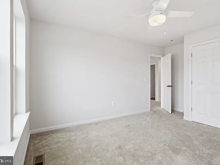 10302 Spotswood Dr — Photo 33