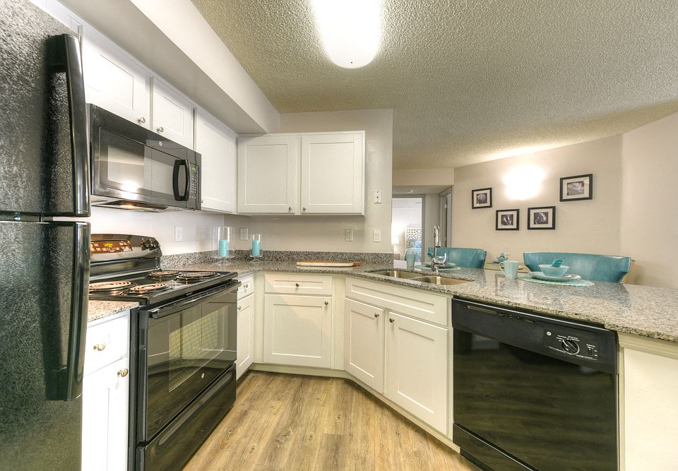 Madalyn Landing Apartments ; Palm Bay, FL ; Modern Kitchens with Granite Countertops