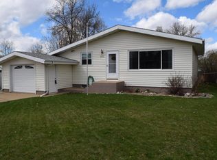 851 Dell Ave, Dickinson, ND 58601