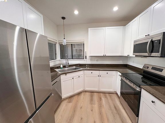 4th image of 450 Pine Ridge Dr