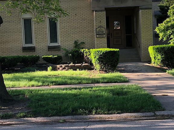 3rd image of 4240 W 98th St