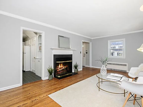 4th image of 141 Plymouth Dr